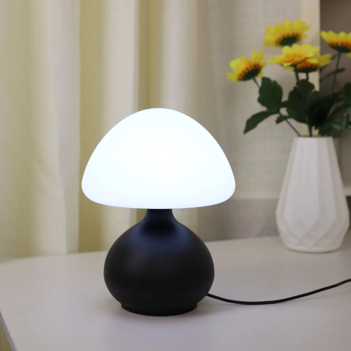 Minimalist mushroom table lamp with three color switching and infinite dimming